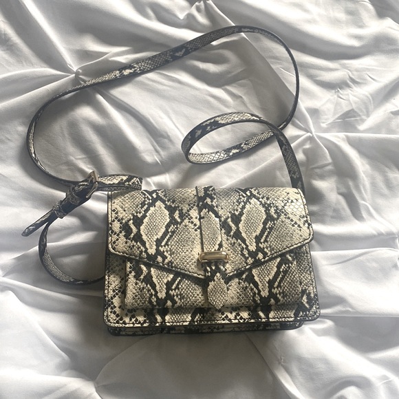 Mango Handbags - Mango purse